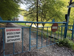 proverka vododaina zona 110626 2 Областният управител провери санитарно-охранителната зона при водохващанията „Черни Осъм“ и „Краевица“