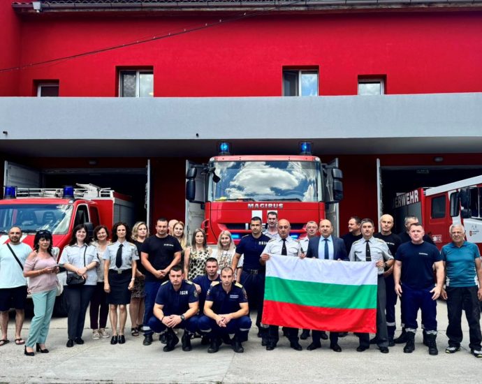 radko pensionirane 110626 Кметът на Ловеч изрази признателност към комисар Радомир Радев при пенсионирането му