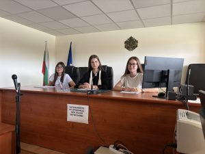 sad simulacia 170626 8 Десетокласници от ПЕГ „Екзарх Йосиф I“ – Ловеч участваха в симулиран съдебен процес в съдебната зала на Окръжен съд – Ловеч