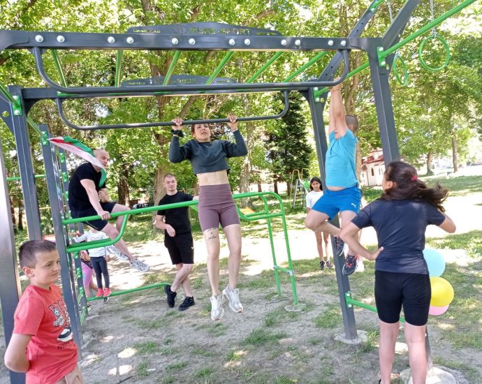 street fitnes joglav 30626 4 Нов стрийт фитнес комплекс беше открит в село Йоглав по повод Деня на детето