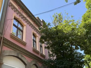 fasadi troyan 202726 Община Троян стартира нов конкурс под името „Традиция в бъдещето“, насочен към обновяването на фасадите на сградите в града при запазване на характерната архитектурна идентичност