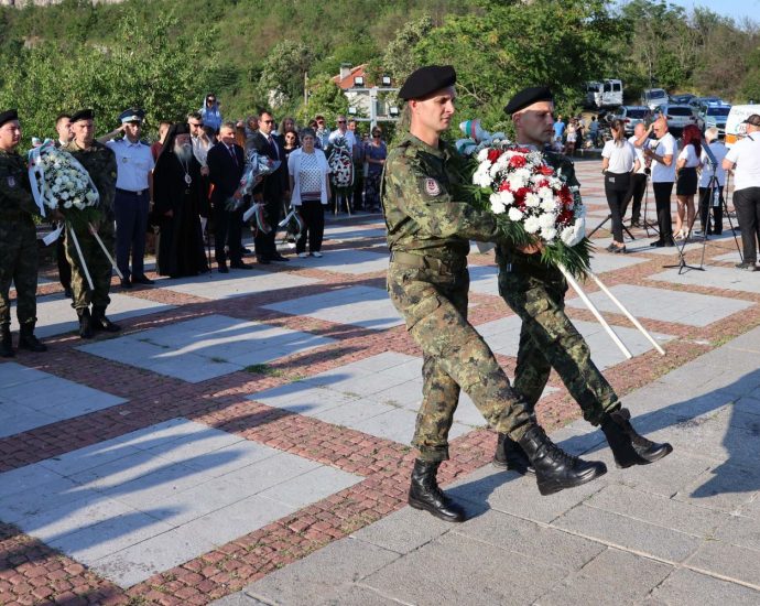 levski vazpominanie 200726 3 Ловеч отбеляза 189 години от рождението на Васил Левски с възпоменателна церемония и военен ритуал