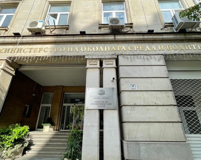 mosv 80726 Министърът на околната среда и водите и областният управител на Ловеч обсъдиха тежкото експлоатационно състояние на регионалното депо за отпадъци
