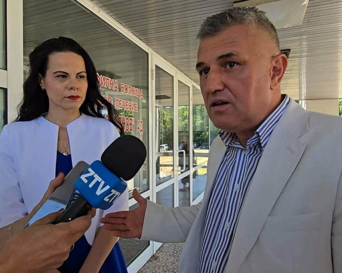 ou ministar bolnica 310726 Здравният министър посети болницата в Ловеч и разпореди проверка за установени нередности