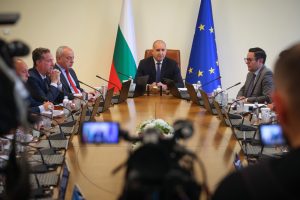 radef samoleti 220726 Радев потвърди: България ще приеме самолетите-цистерни на летище „Безмер“