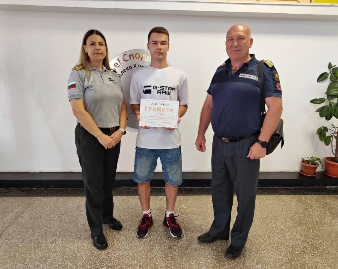 Стефан Луковит 80726 Ученици от област Ловеч получиха грамоти в национален конкурс за есе на тема „Героите сред нас: Защо бих станал доброволец при бедствия и аварии?“