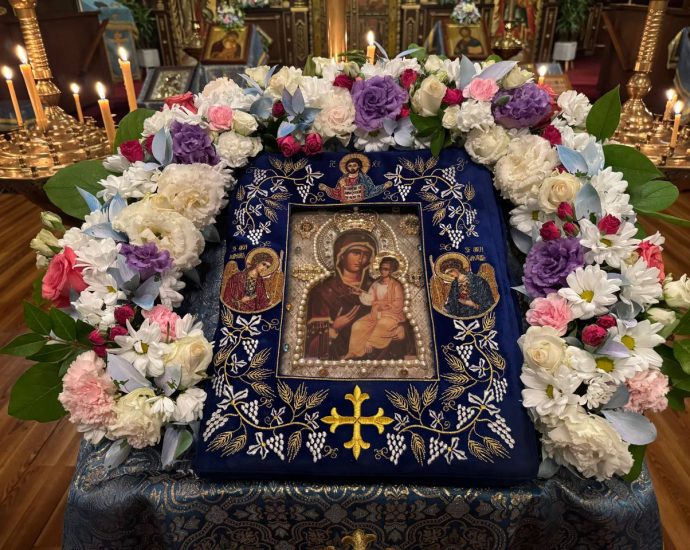 Hawaiian icon 30826 Чудотворната Хавайска мироточива Иверска икона на Пресвета Богородица идва в Ловеч