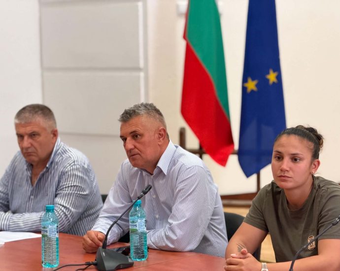 priemna teteven 50826 Областният управител проведе приемна с граждани в Тетевен