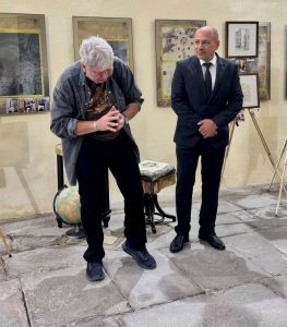izlojba vitkov 250626 2 Изложбата „Срещи с аромат на кафе“ на Тихомир Витков беше открита в Ловеч
