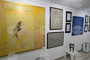 izlojba vlado bta 290926 6 Над 3000 евро бяха събрани на благотворителна изложба в подкрепа на художника Владимир Киров