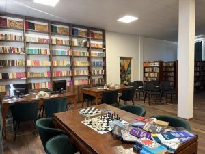 mehano biblioteka 220926 1 В Професионална гимназия по механоелектротехника – Ловеч се откри обновения библиотечно-информационен център „Станислав Стойков“.