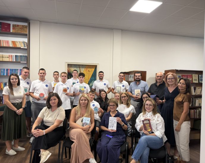 mehano biblioteka 220926 1 В Професионална гимназия по механоелектротехника – Ловеч се откри обновения библиотечно-информационен център „Станислав Стойков“.