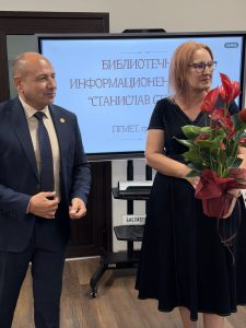 mehano biblioteka 220926 5 В Професионална гимназия по механоелектротехника – Ловеч се откри обновения библиотечно-информационен център „Станислав Стойков“.
