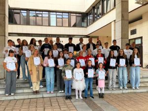nagradi deca troyan 240926 Община Троян отличи 42 талантливи ученици с успехи в науката, изкуствата и спорта