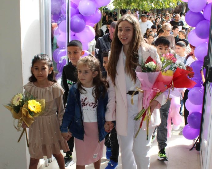 parvi ucheben den Gimnaziata 150926 10 Новата учебна година започна тържествено в СУ „Свети Климент Охридски“ – Ловеч