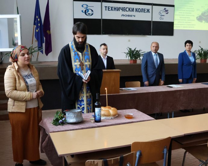 tehnicheski kolej lovech 230926 2 Около 300 студенти започват новата академична година в Технически колеж – Ловеч