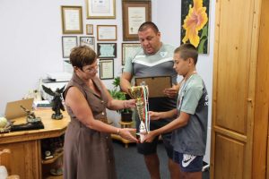 teteveb football 10926 5 Кметът на Тетевен отличи ФК „Озрен“ след победата на международен турнир в Сърбия