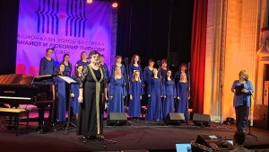horov festival pipkovi 261026 2 Над 350 хористи участваха в Националния хоров фестивал в Ловеч, Хорът на учителките от Добрич получи голямото отличие