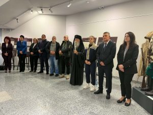 izlojba milko 301026 2 Милко Недялков получи плакета на областния управител на Ловеч по повод 70-годишния си юбилей