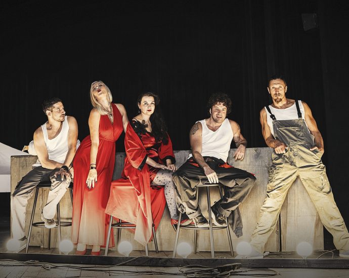 jenata nad nas theater 51026 3 „Жената над нас“ е новото заглавие на Драматичния театър в Ловеч