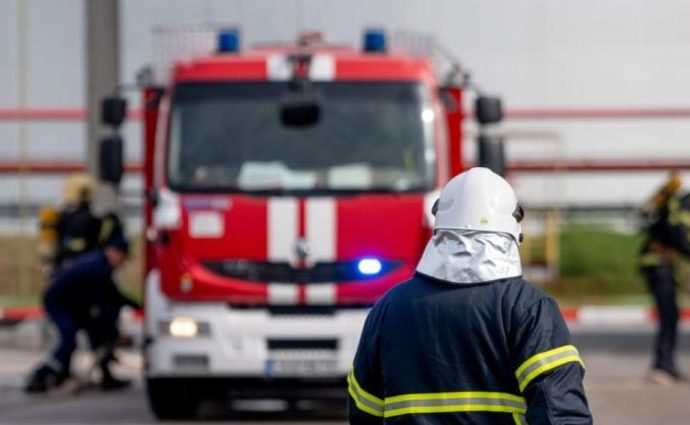 pojarna 810262 Пожар засегна два съседни имота в Дълбок дол, автомобил изгоря в Ловеч
