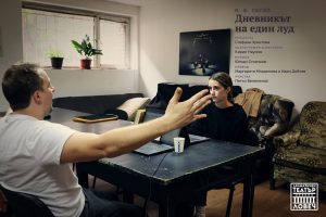 theater dnevnikat na edin lud 221026 3 Петко Венелинов репетира „Дневникът на един луд“ в Ловешкия театър – премиерата е на 26 ноември