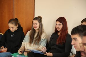 znanie proekt 51026 3 22 младежи от Ловеч, Луковит и Троян завършиха първия модул на Академията за демокрация и диалог